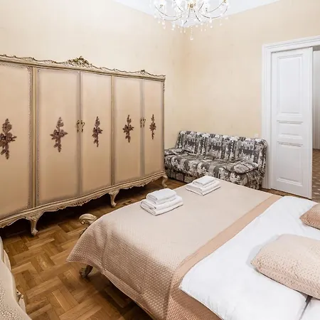 Apartamento 3 Bedrooms Royal Italian Style In An Austrian Building, Parking, Balcony