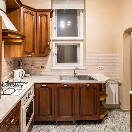 Apartamento 3 Bedrooms Royal Italian Style In An Austrian Building, Parking, Balcony *