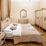 3 Bedrooms Royal Italian Style In An Austrian Building, Parking, Balcony Lejlighed Lviv