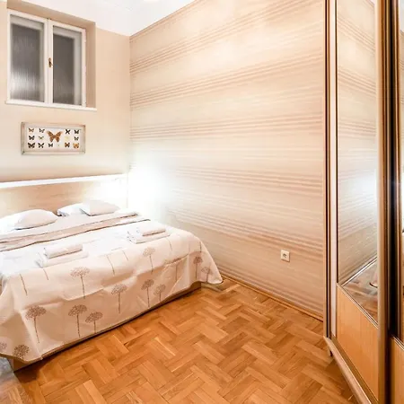 3 Bedrooms Royal Italian Style In An Austrian Building, Parking, Balcony Апартаменти Львів