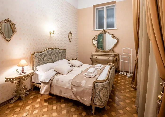 3 Bedrooms Royal Italian Style In An Austrian Building, Parking, Balcony Leópolis