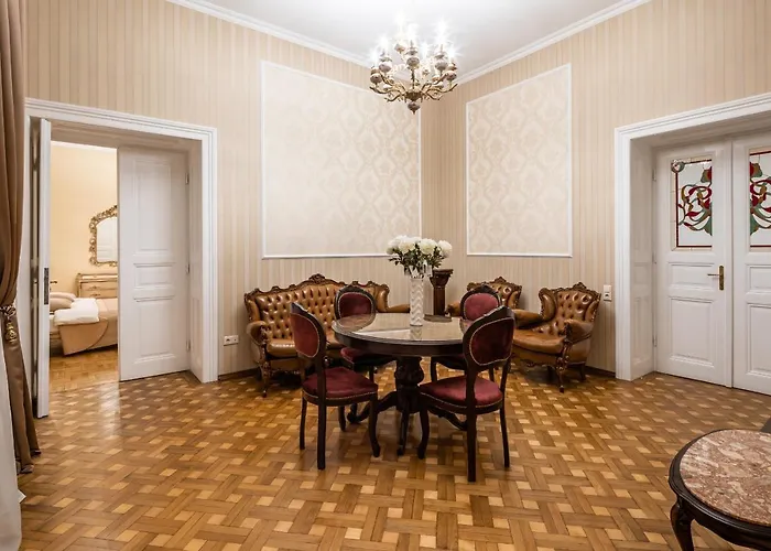 3 Bedrooms Royal Italian Style In An Austrian Building, Parking, Balcony Apartamento Leópolis