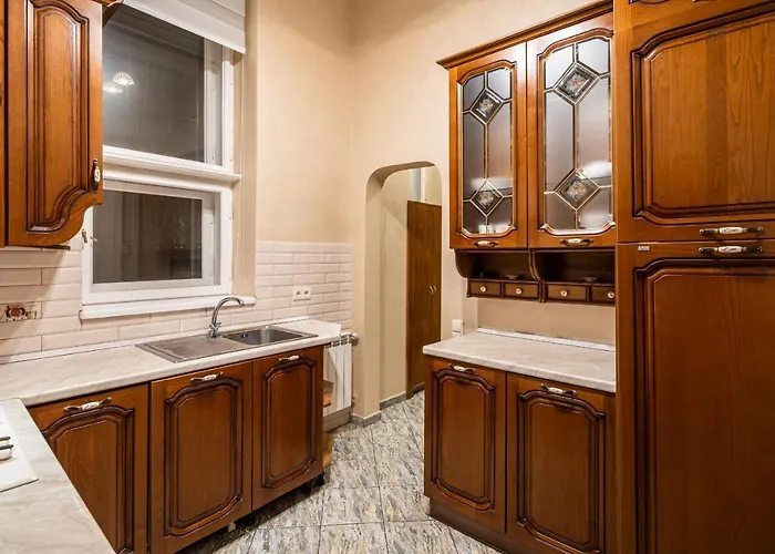 3 Bedrooms Royal Italian Style In An Austrian Building, Parking, Balcony شقة *