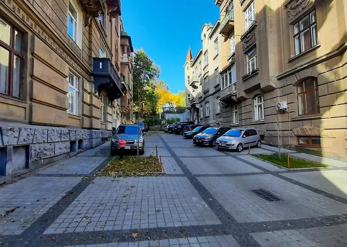 Апартаменты 3 Bedrooms Royal Italian Style In An Austrian Building, Parking, Balcony Львов