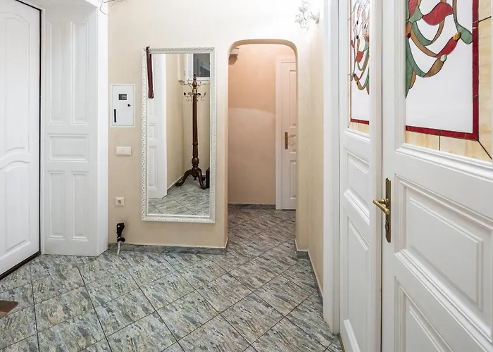 Апартаменты 3 Bedrooms Royal Italian Style In An Austrian Building, Parking, Balcony