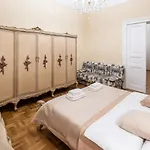Апартаменти 3 Bedrooms Royal Italian Style In An Austrian Building, Parking, Balcony