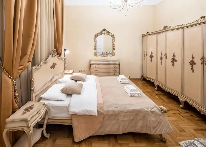 3 Bedrooms Royal Italian Style In An Austrian Building, Parking, Balcony Апартаменти Львів